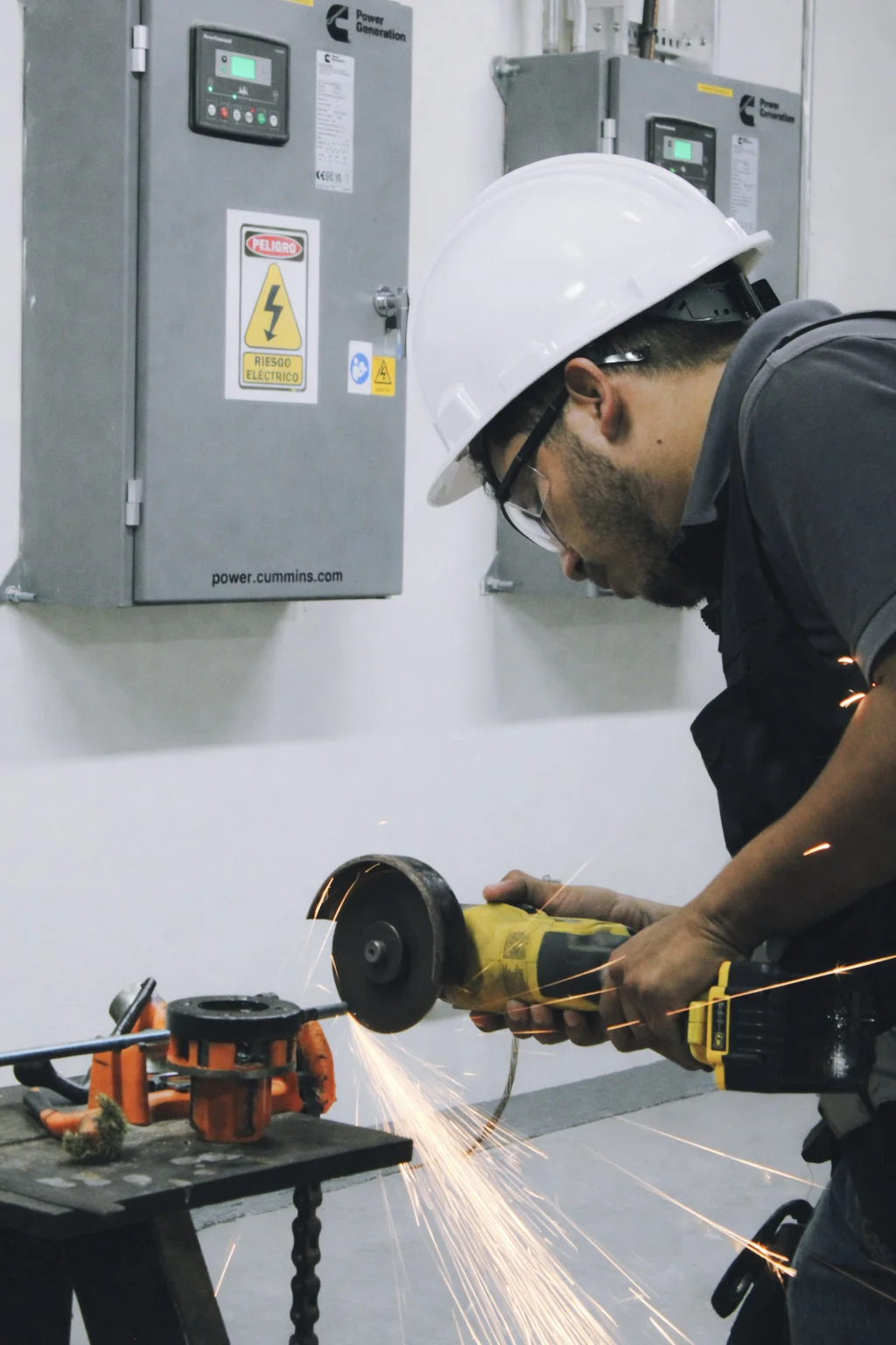 Técnico de Grupo SAOM trabajando